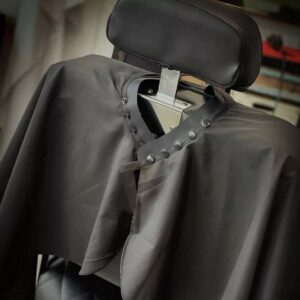 Rubber Collar Cutting Cape with Button (Black)